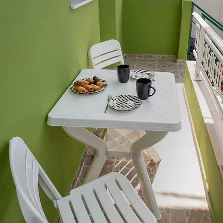 The Little House In Rhodes Apartmán *